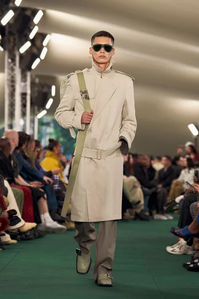 Look 9